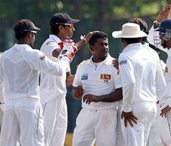 Lanka’s dramatic batting collapse puts Oz in driver’s seat in SCG Test