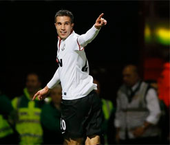 FA Cup: Van Persie rescues Man United in a 2-2 draw with Newcastle