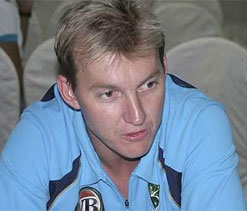 Brett Lee slams selectors for leaving Warner, Hussey out of ODI squad