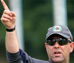Darren Lehmann calls on brains trust for Ashes answers