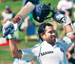Sachin Tendulkar`s retirement: Gavaskar wishes him to score big hundred in last Test