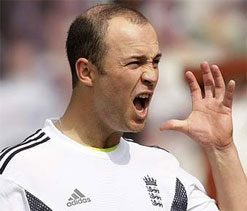 Trott says Lehmann has `little to shout` following Oz coach`s `dour England` comments