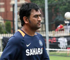 JSCA wants to know who broke MS Dhoni`s window panes