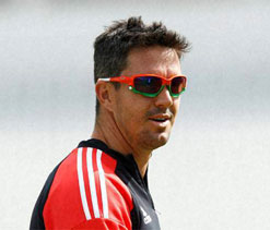Kevin Pietersen`s Ashes departure delayed