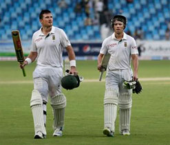 2nd Test, Day 2: Smith, de Villiers put South Africa on top