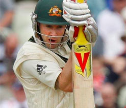 Clarke says Ponting should `call him` to settle feud