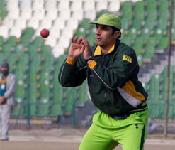 Misbah urges team to supplement talent with hard work for success