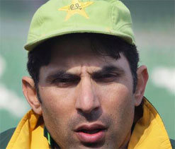 Misbah warns team not to be complacent in ODIs