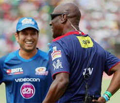 Viv, Warne invited for Sachin`s 199th Test