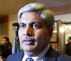 Former president Shashank Manohar and BCCI ruling group in war of words