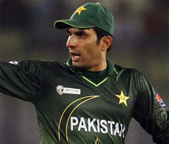 Misbah wants Pakistan to forget batting collapse