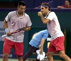 Roger Federer-Zhang Ze win doubles opener at Shanghai Masters