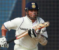 Crowd throng Wankhede hoping for farewell Test tickets