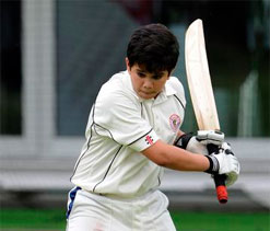 Tendulkar junior performs as ball boy in dad`s farewell Test