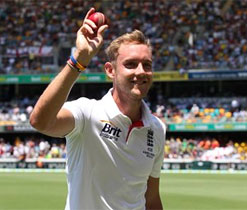 Broad backs `drop-in` Adelaide Oval to save England from Johnson`s `roughing`