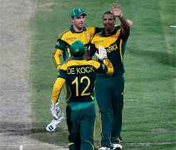 South Africa win 3rd ODI by 4 wickets, Pakistan clinch series 2-1
