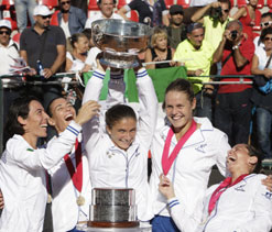 Ruthless Errani secures Fed Cup for Italy