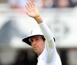 Vaughan asks Warne to take `blinkers off` following `negative and boring Cook` criticism