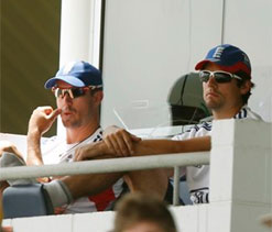Andrew Strauss tells Cook to behave like a captain