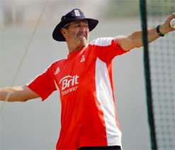Gooch tells England batsmen to `treat sledging as compliment` during Ashes