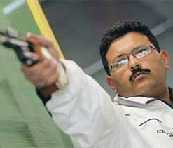 Samresh wins gold in 25m standard pistol, Vijay third