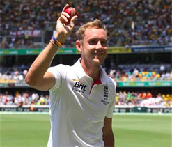 England reacts coolly to Pietersen, Broad`s late-night booze bender