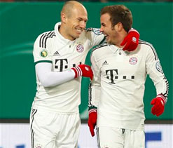 Robben scores, carried off in Bayern Cup win