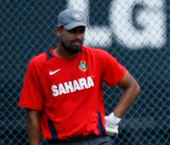 TN reach 101 for three on rain-curtailed day