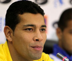 Gremio confirms loan deal for Arsenal defender Santos