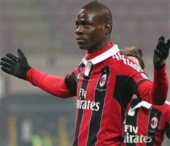 In form Balotelli pushes Milan to third