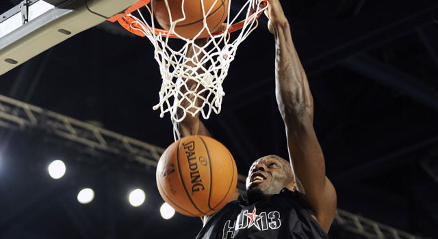 Usain Bolt`s spectacular ``slam-dunk`` steals the show