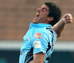 Moises Henriques handed debut as Australia opt for only one spinner