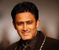 Anil Kumble says Tendulkar ``perfectly happy`` with Ponting leading Mumbai Indians in IPL