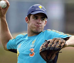 ``Debutant`` Moises Henriques says legs turned to jelly while entering field to bat	