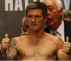 Ex boxing champ Ricky Hatton dresses as Robbie Williams for charity gig	Home