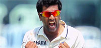 India vs Australia 2013: Hosts on threshold of big victory as Henriques fights on