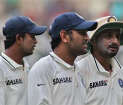 India vs Australia 2013: Should Ojha replace Harbhajan for 2nd Test?