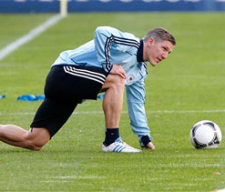 Bastian Schweinsteiger to miss France friendly