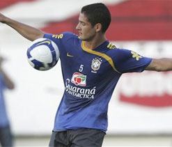 Alexandre Pato scores in Corinthians debut