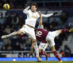 Andy Carroll strikes as West Ham beat Swansea