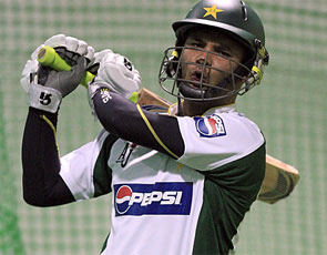 Imran Farhat to join Pak Test squad in SA
