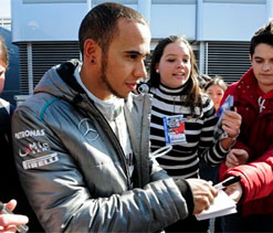 Lewis Hamilton says `it`s perfect time to become F1 legend`