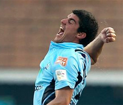 India is lucky to have Tendulkar and Dhoni: Moises Henriques