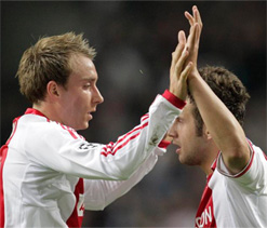 Ajax go top of Dutch league; PSV lose 1-2 to SC Heerenveen