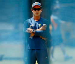 Justin Langer urges Oz selectors to avoid `chopping and changing`