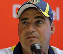 Applause and brickbat for Mickey Arthur on bold sacking decision