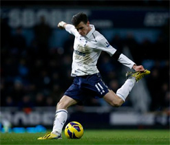 Spurs ask near world record fee from United for Bale