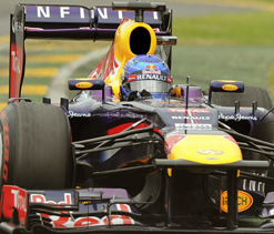 Sebastian Vettel grabs pole at Australian GP