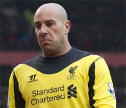 Liverpool goalkeeper Pepe Reina plays down move to Barcelona