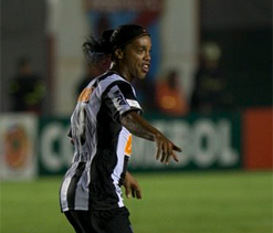 Ronaldinho sidelined after injury
